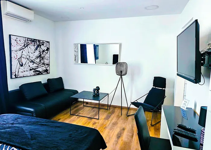 Octagon Main Square Apartment