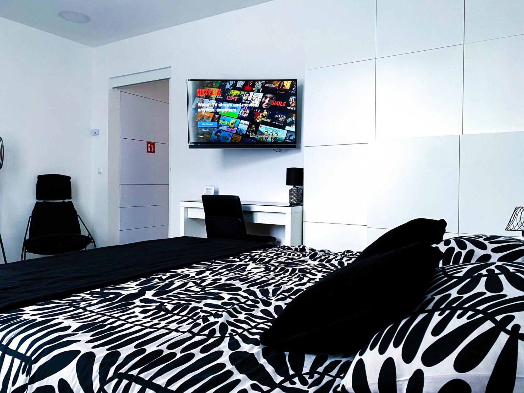 Octagon Main Square Apartment
