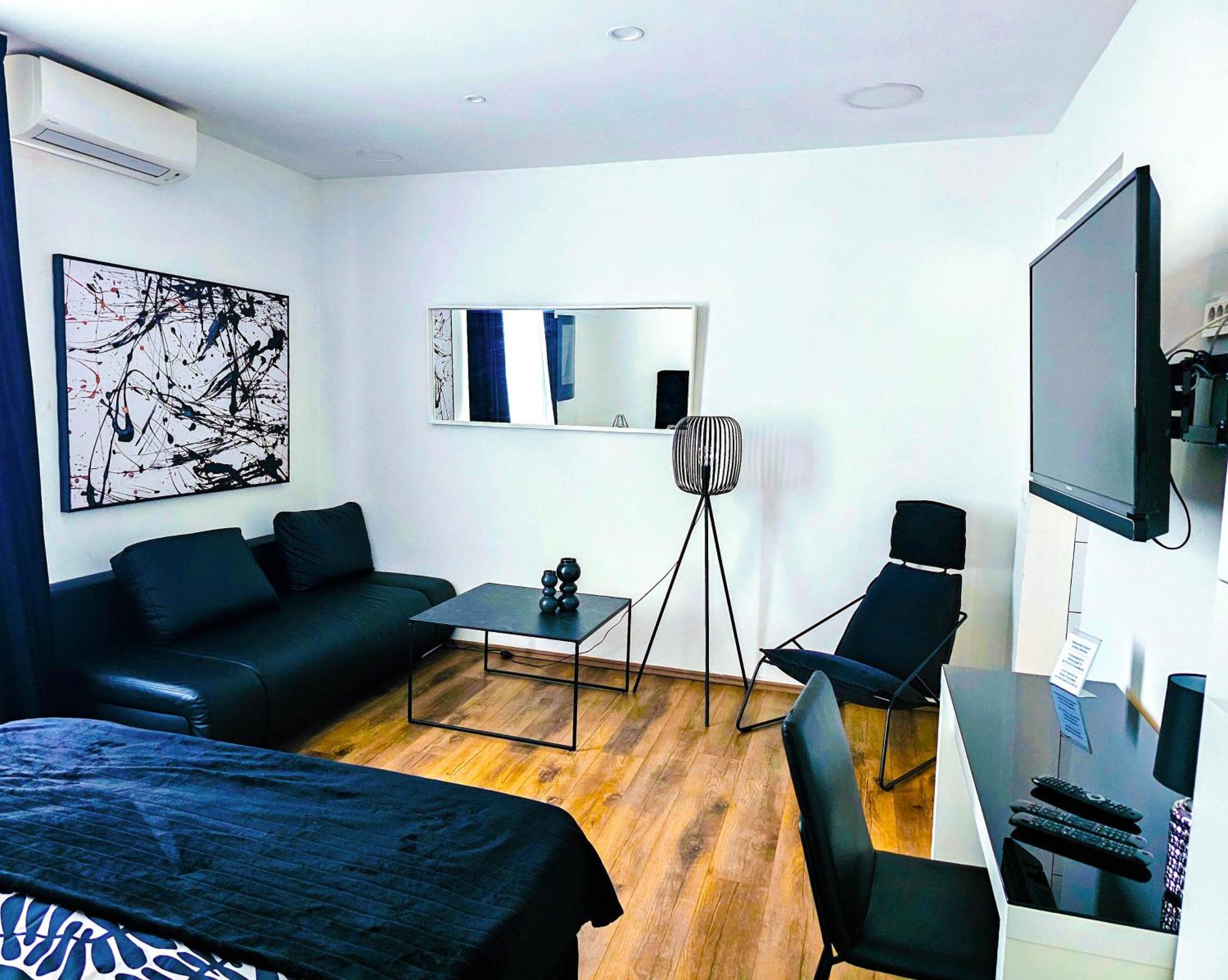 Octagon Main Square Apartment *